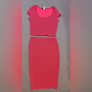 Ladies 2 Piece Ribbed Skirt Set Womens Size Large Pink And Black